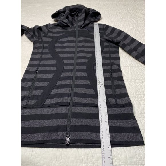 Lululemon Stride Jacket Women 6 Black Gray Striped Hoodie Thumbholes Full Zip - Picture 9 of 12